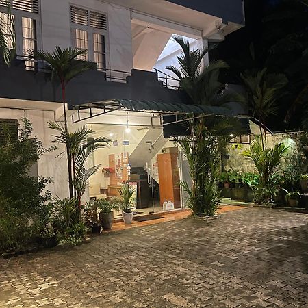 Holiday Inn Unawatuna Exterior photo